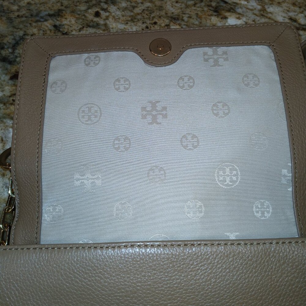 Tory Burch Pebbled Leather Perforated Logo Crossbody W/ A Dust Bag - Picture 5 of 10